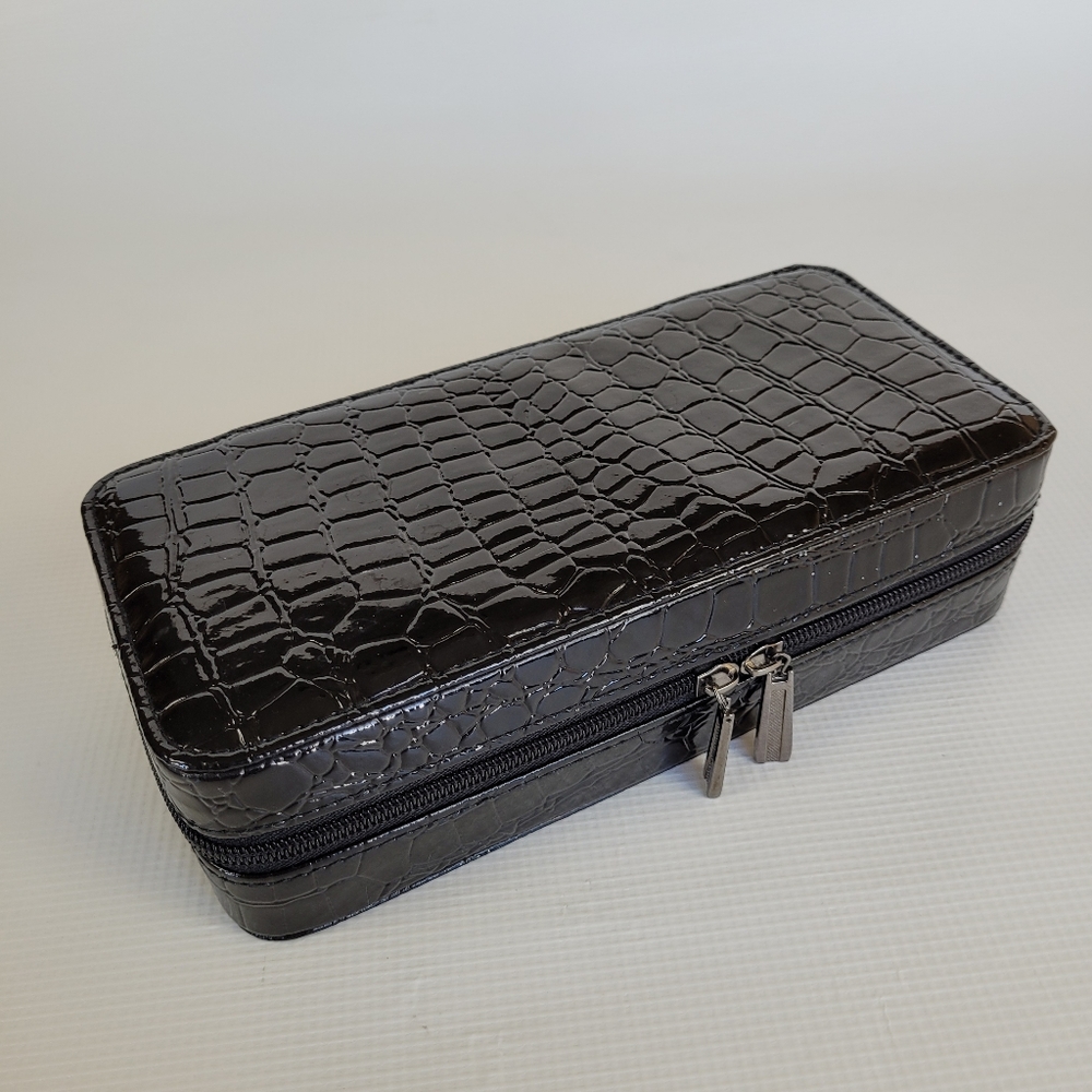 DIVA DYNASTY Travel Jewelry Black Toilerty Case